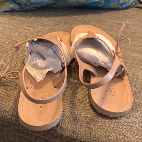 Damaged Gucci thong sandals - Picture 4 of 4